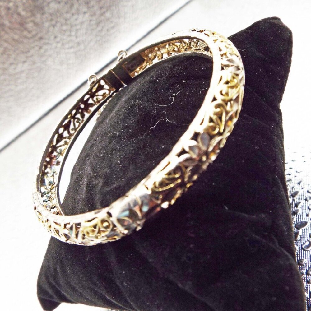 VINTAGE 16 GR. STERLING SILVER OPEN FLORAL FILIGREE HINGED BANGLE BRACELET 12